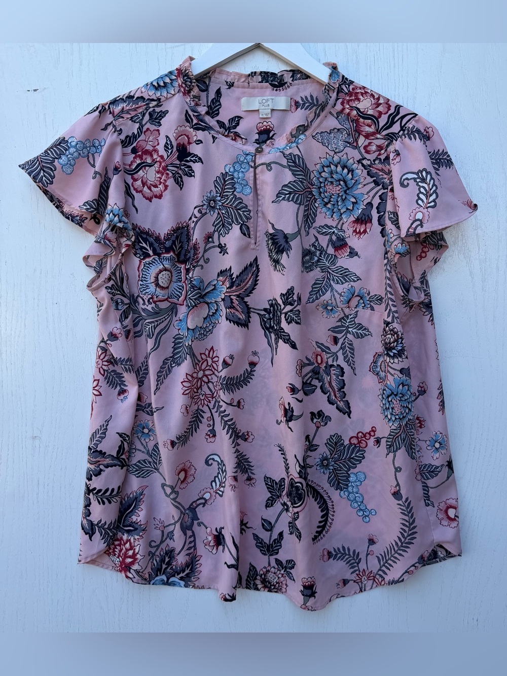 Ann Taylor Plus Size 18 Womens Floral 1 Button V-Neck Lightweight Blouse